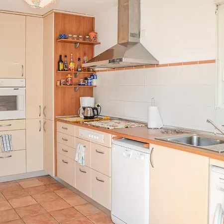 3 Bedroom Lovely In אונדאיי