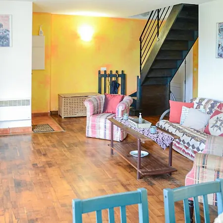 בית נופש 3 Bedroom Lovely In *