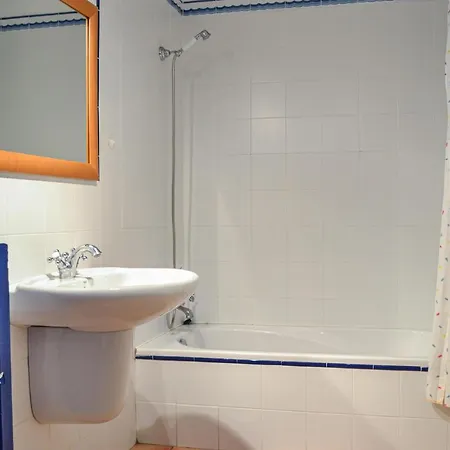 3 Bedroom Lovely In בית נופש