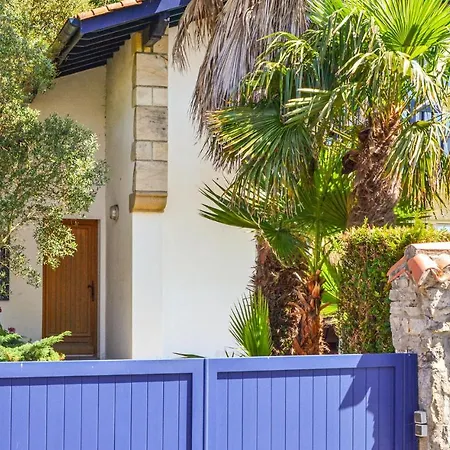 Cozy In With Kitchen Hendaye